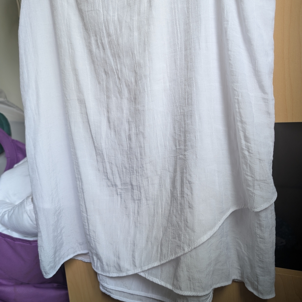 White Sleeveless Blouse - Picture 3 of 5